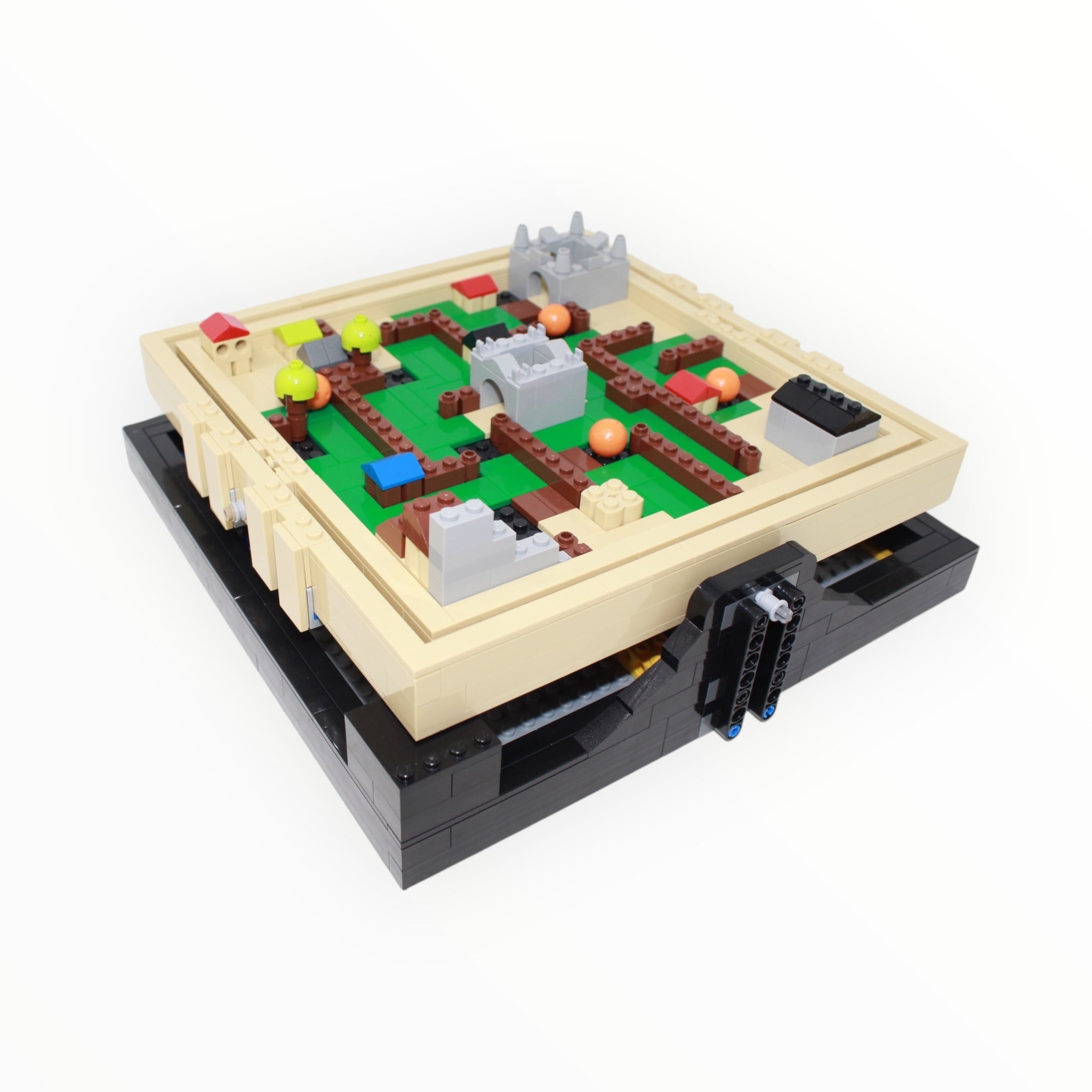 Used Set 21305 LEGO Ideas Maze