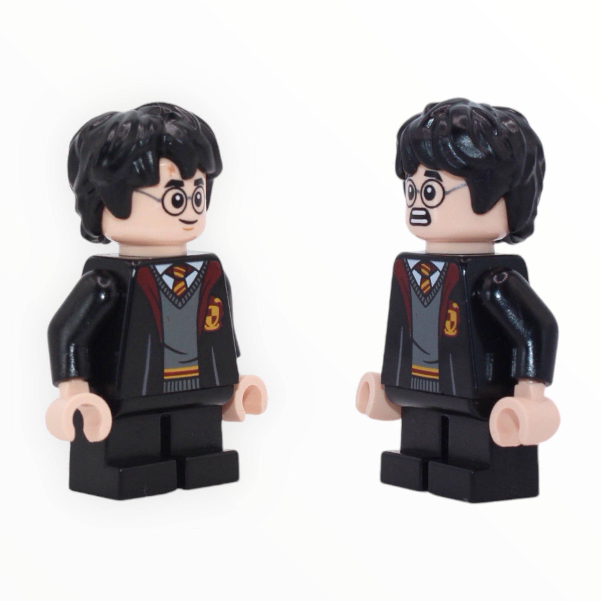 Harry Potter (Gryffindor robe open, sweater, shirt and tie, grin / scared, short legs, 2021)