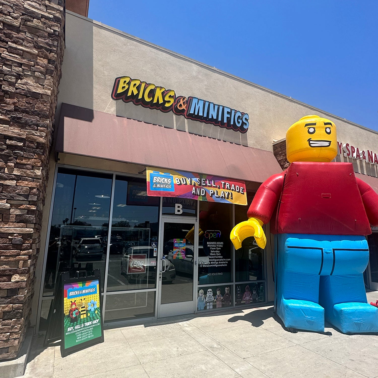 Bricks & Minifigs Anaheim | New & Used LEGO Products | Fullerton, CA