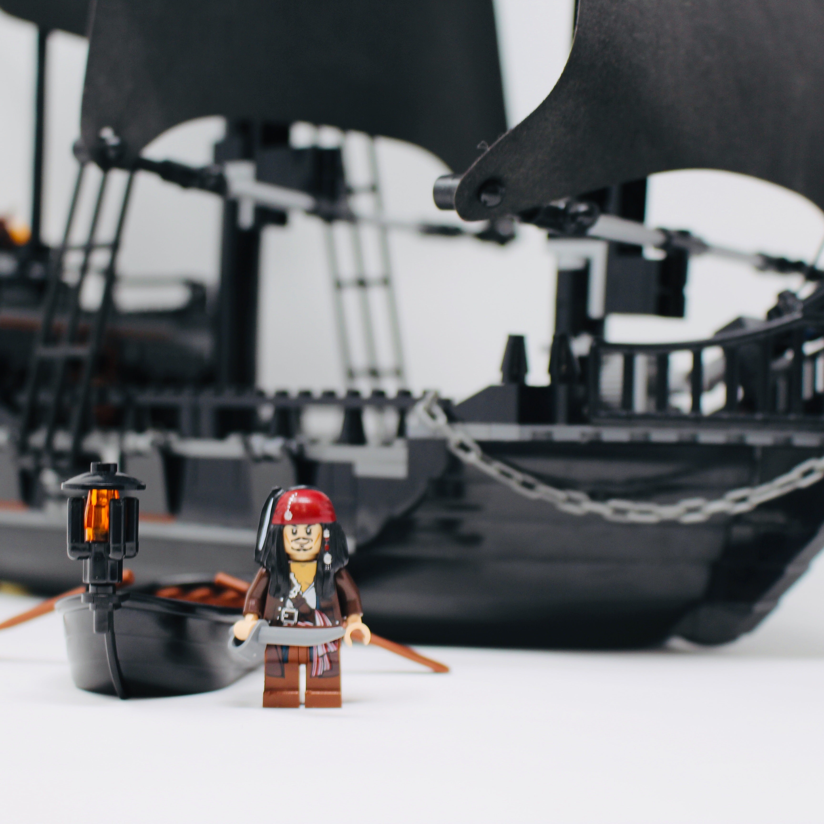 Pirates of the caribbean online lego sets black pearl